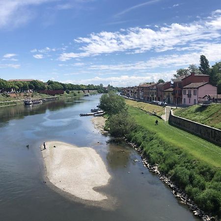L' Appartamento Del Borgo - Parcheggio Riservato Pavia Kültér fotó